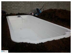pileta 750 blanca con luz LED