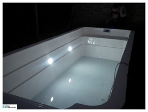 pileta 750 blanca con luz LED